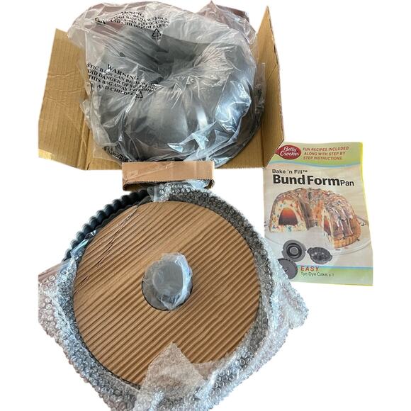 Betty Crocker Bake’n Fill Bundform Bake Set Baking Pan Dessert Recipe Booklet - Picture 6 of 6